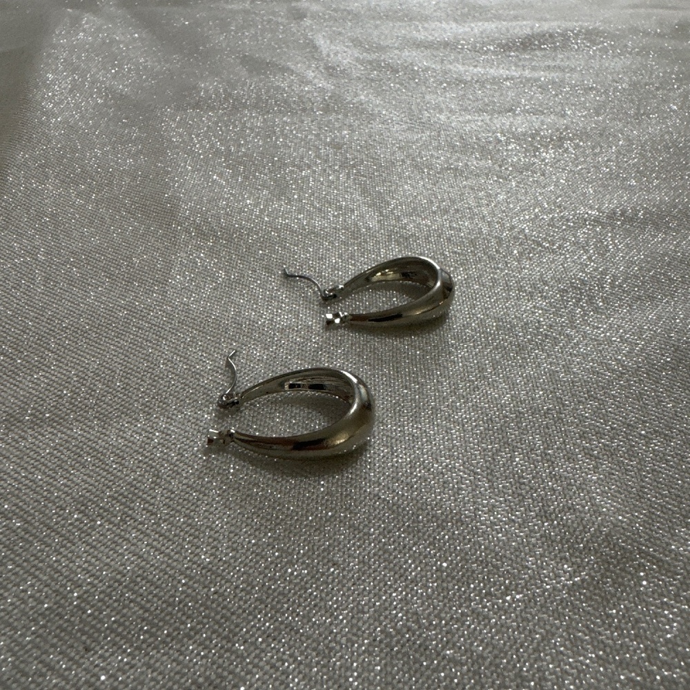 Women’s earrings